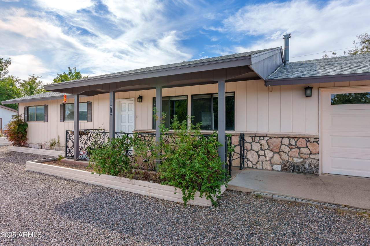 912 6th Street - Photo 1