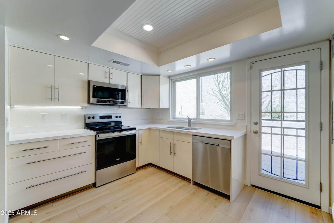 1658 Sierra Vista Drive - Photo 1