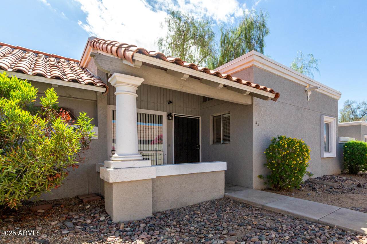 4820 89TH Avenue - Photo 1