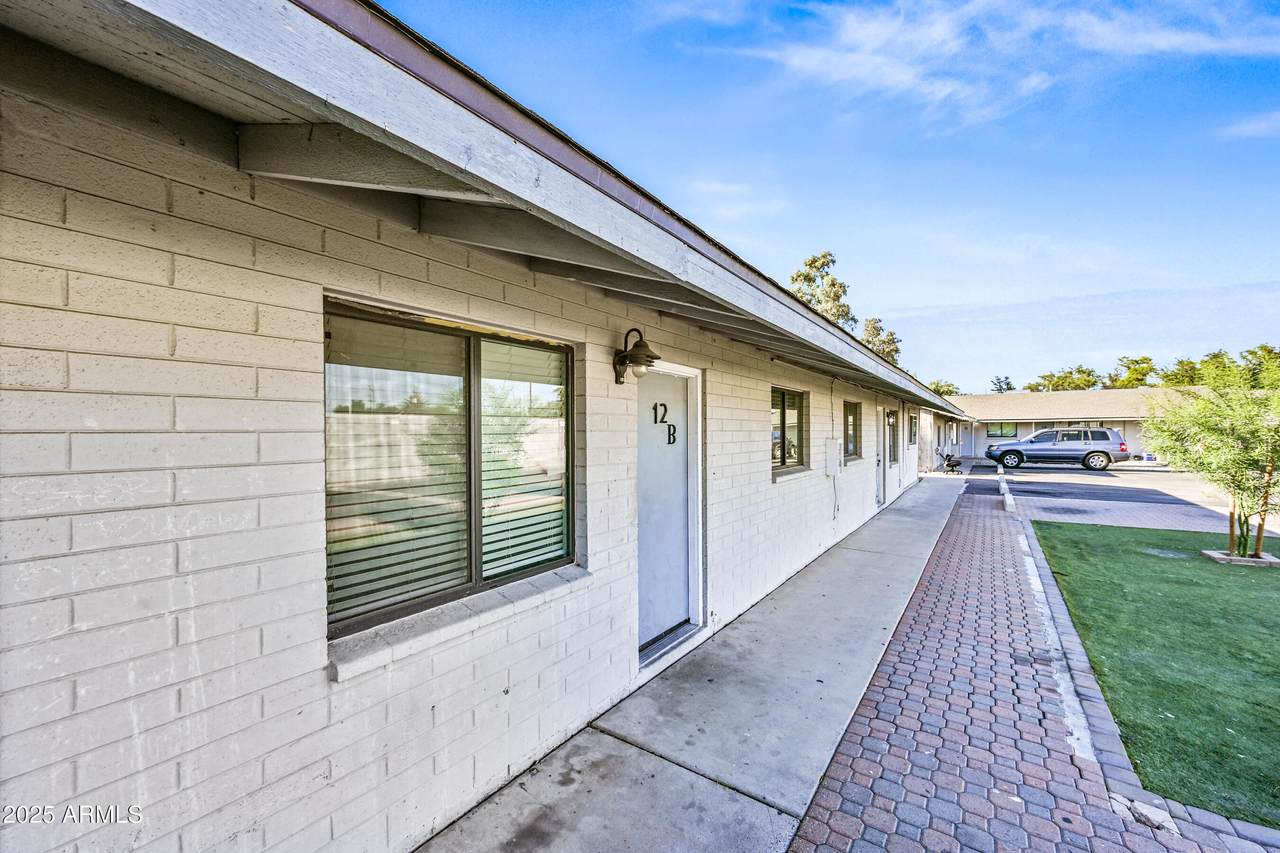 1744 Glendale Avenue - Photo 1