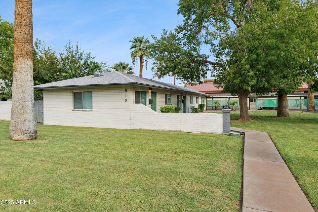 512 Roanoke Avenue - Photo 1