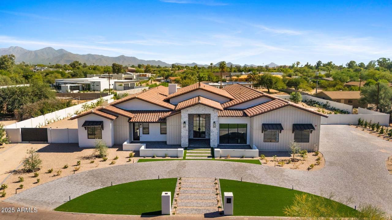 10809 82ND Place - Photo 1