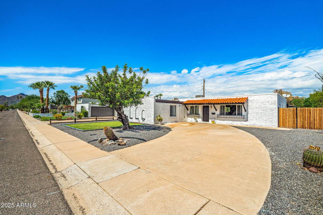 8326 Crestwood Way - Photo 1