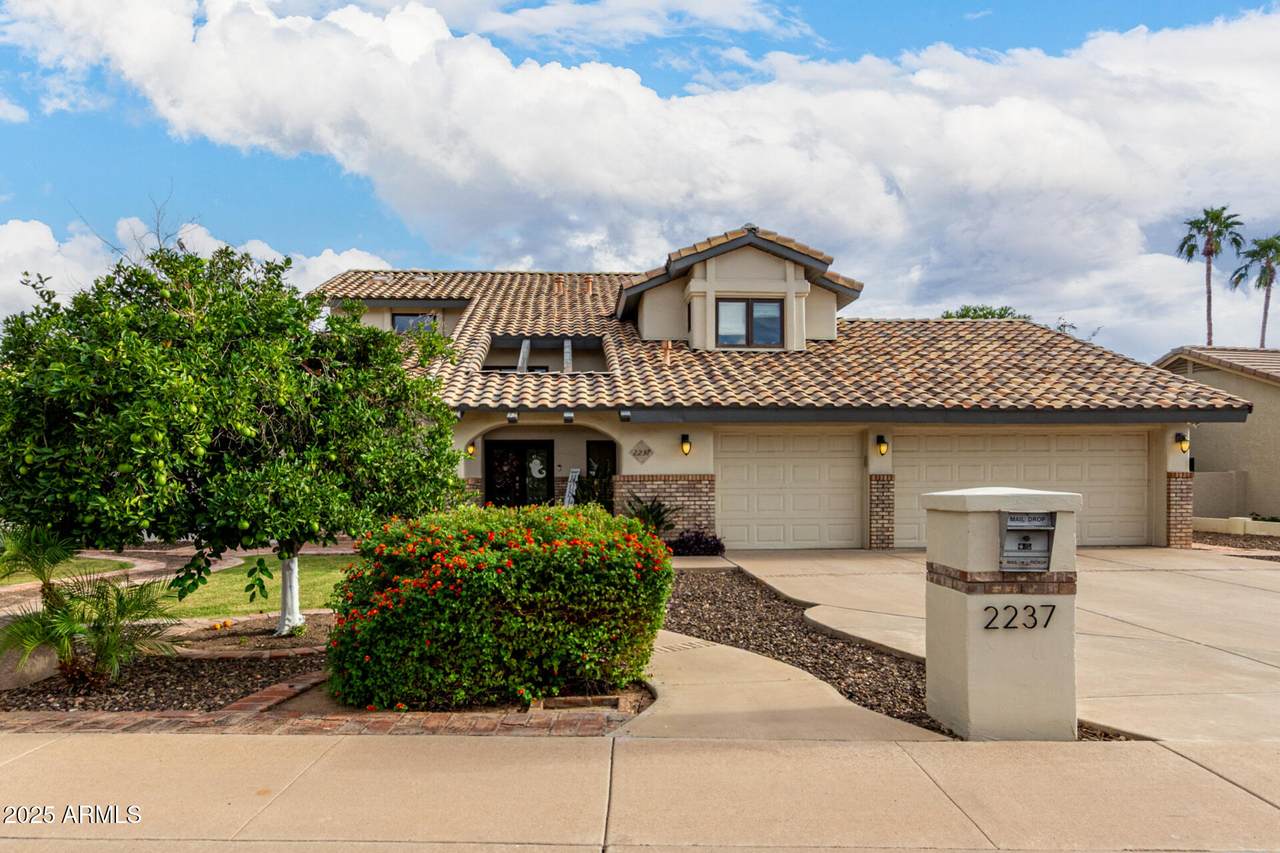 2237 Lynwood Street - Photo 1