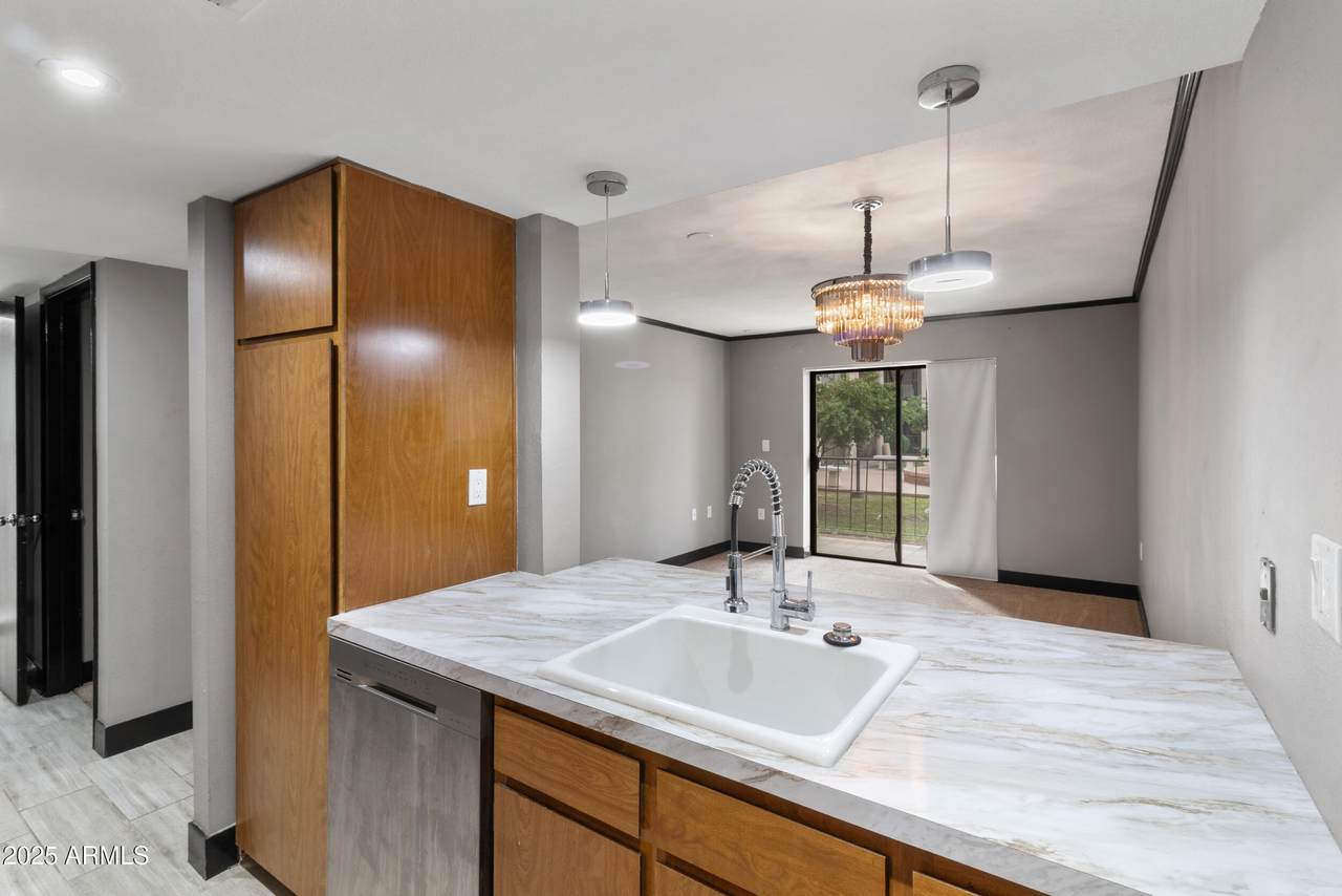 3033 Devonshire Avenue - Photo 1