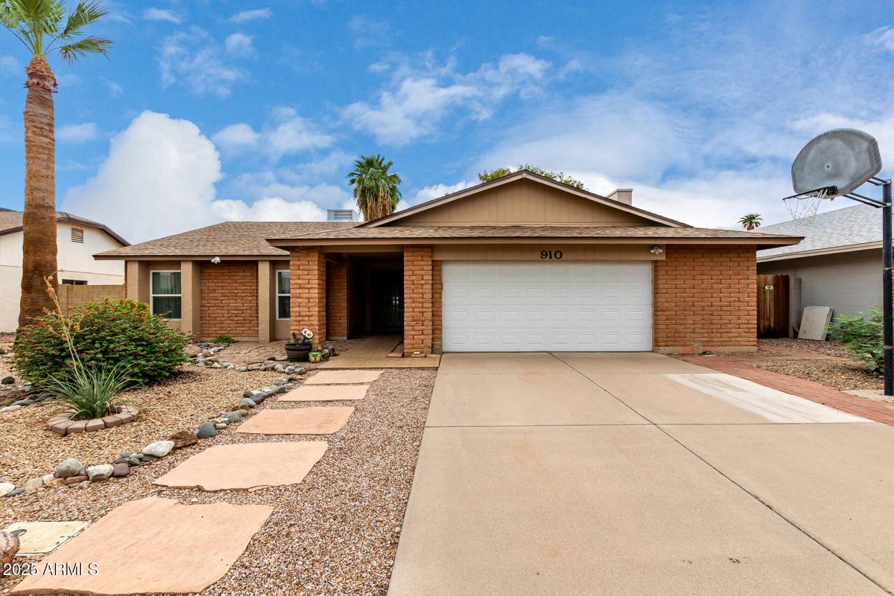 910 Plata Avenue - Photo 1