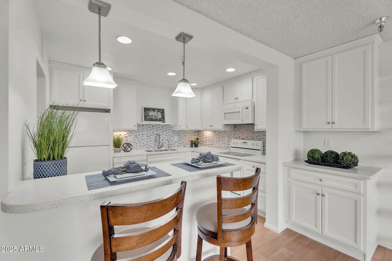 425 Parkcrest - Photo 1