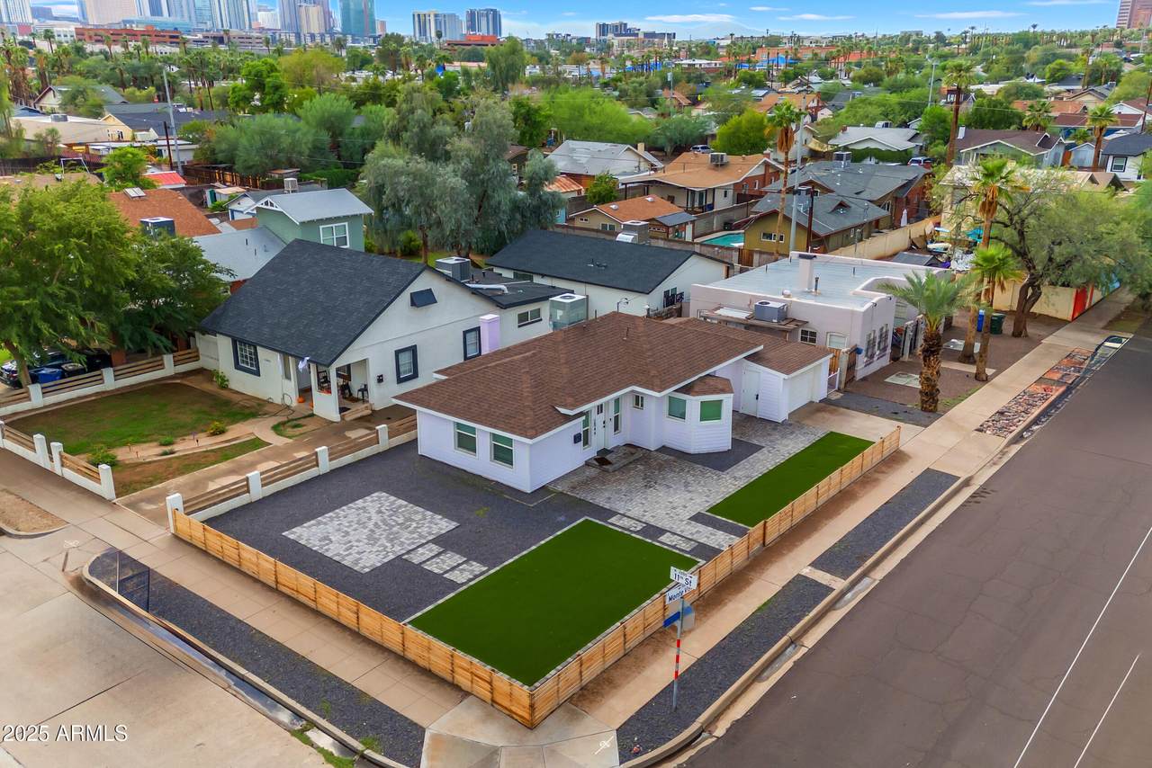 2046 11TH Street - Photo 1