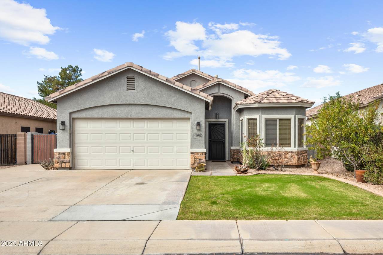 1140 Rockwell Street - Photo 1