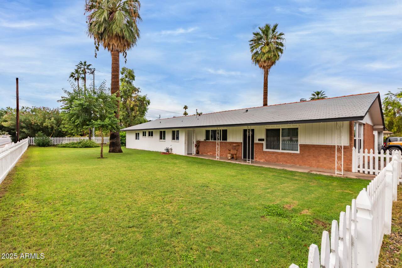 328 Bethany Home Road - Photo 1