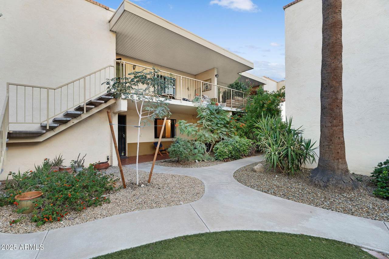 3030 Clarendon Avenue - Photo 1