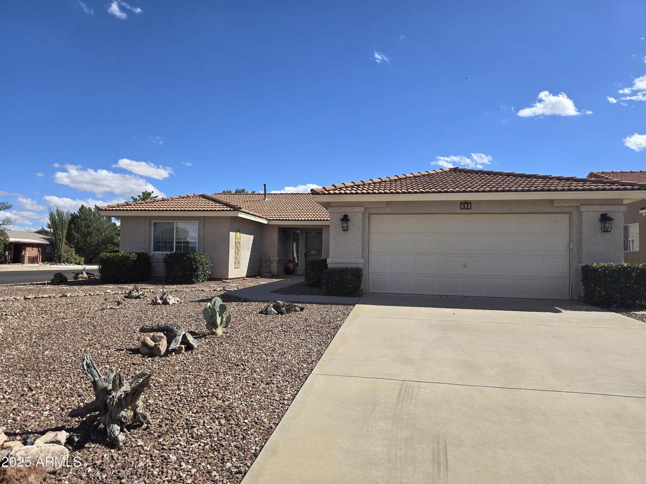 924 Saguaro Drive - Photo 1