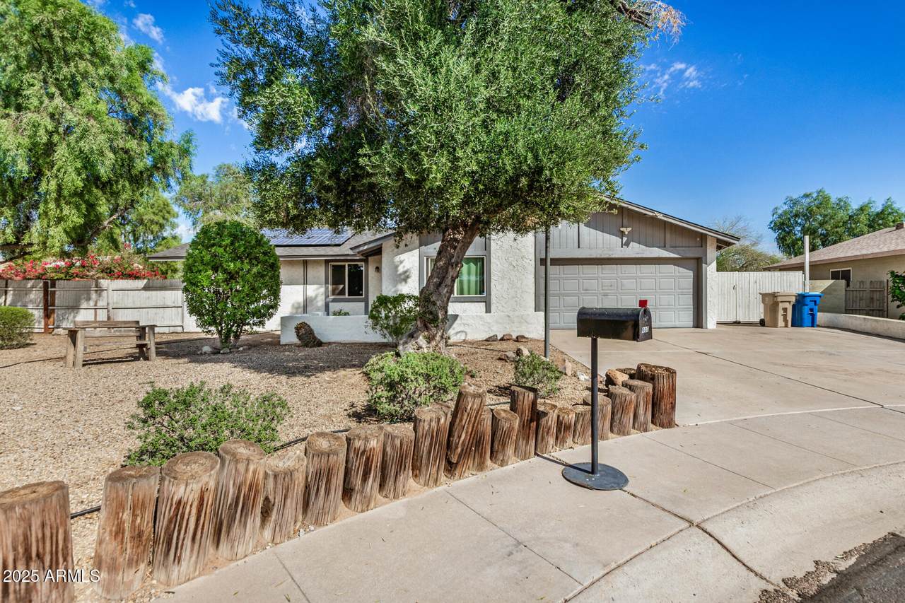 607 Palm Circle - Photo 1