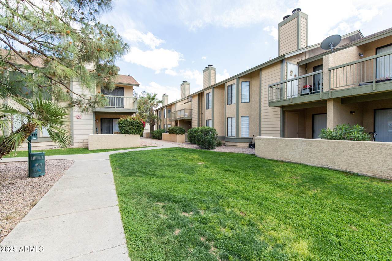 5236 Peoria Avenue - Photo 1