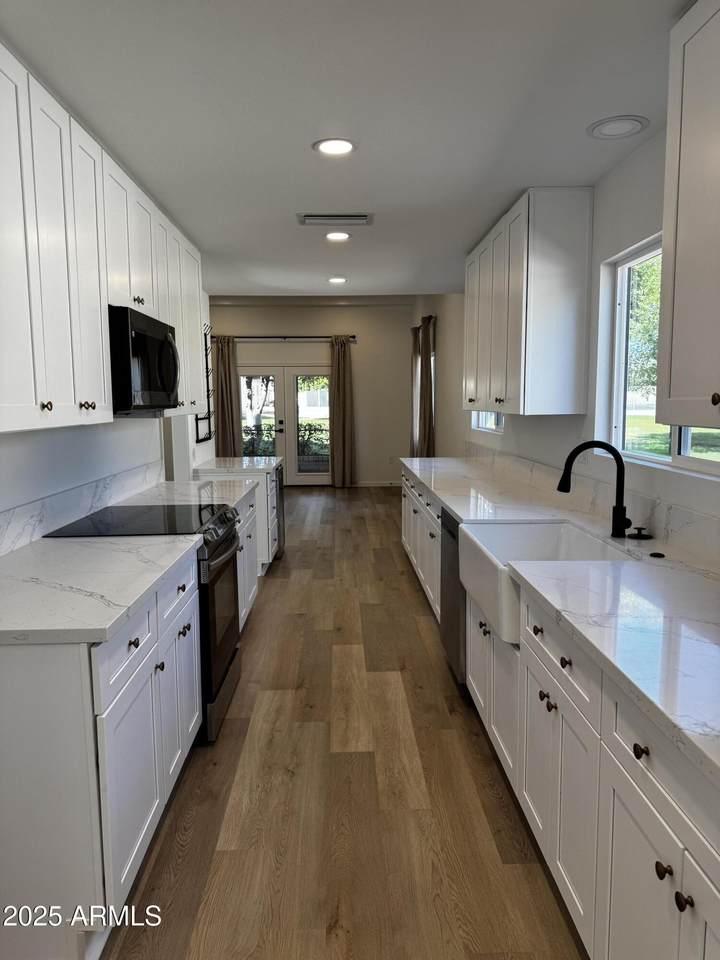 10318 Manzanita Drive - Photo 1