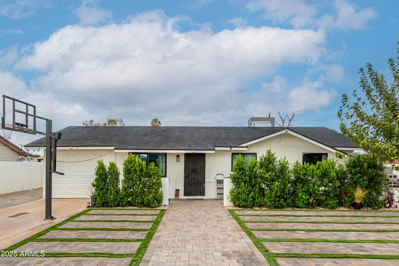 832 Dolphin Avenue - Photo 1