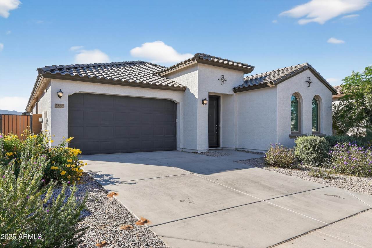 2555 Sunland Avenue - Photo 1