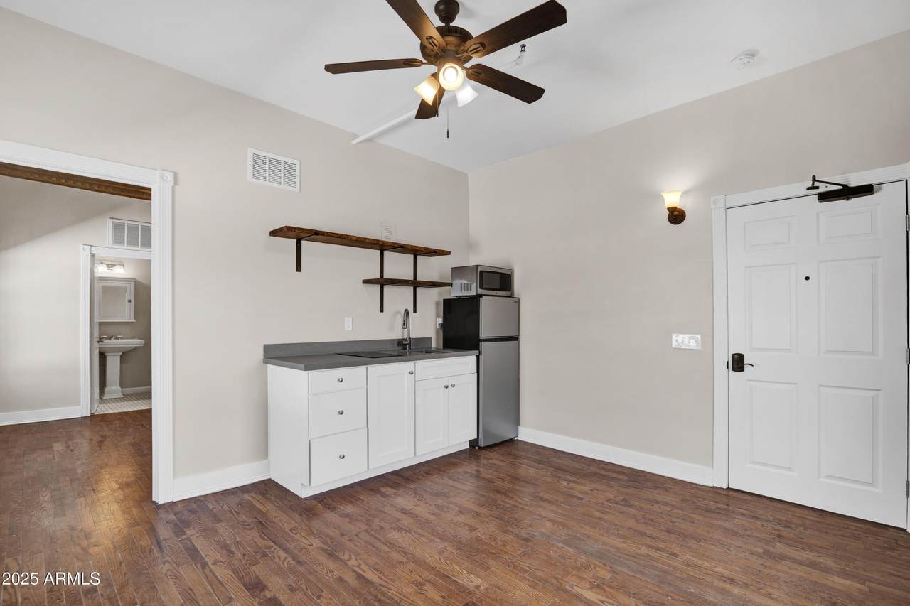 5753 Glendale Avenue - Photo 1