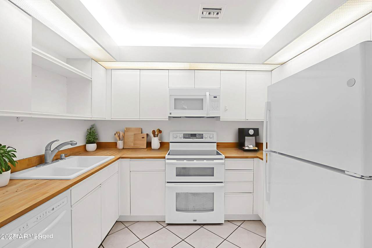 5035 10TH Place - Photo 1