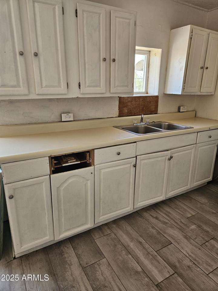 216 Myers Boulevard - Photo 1