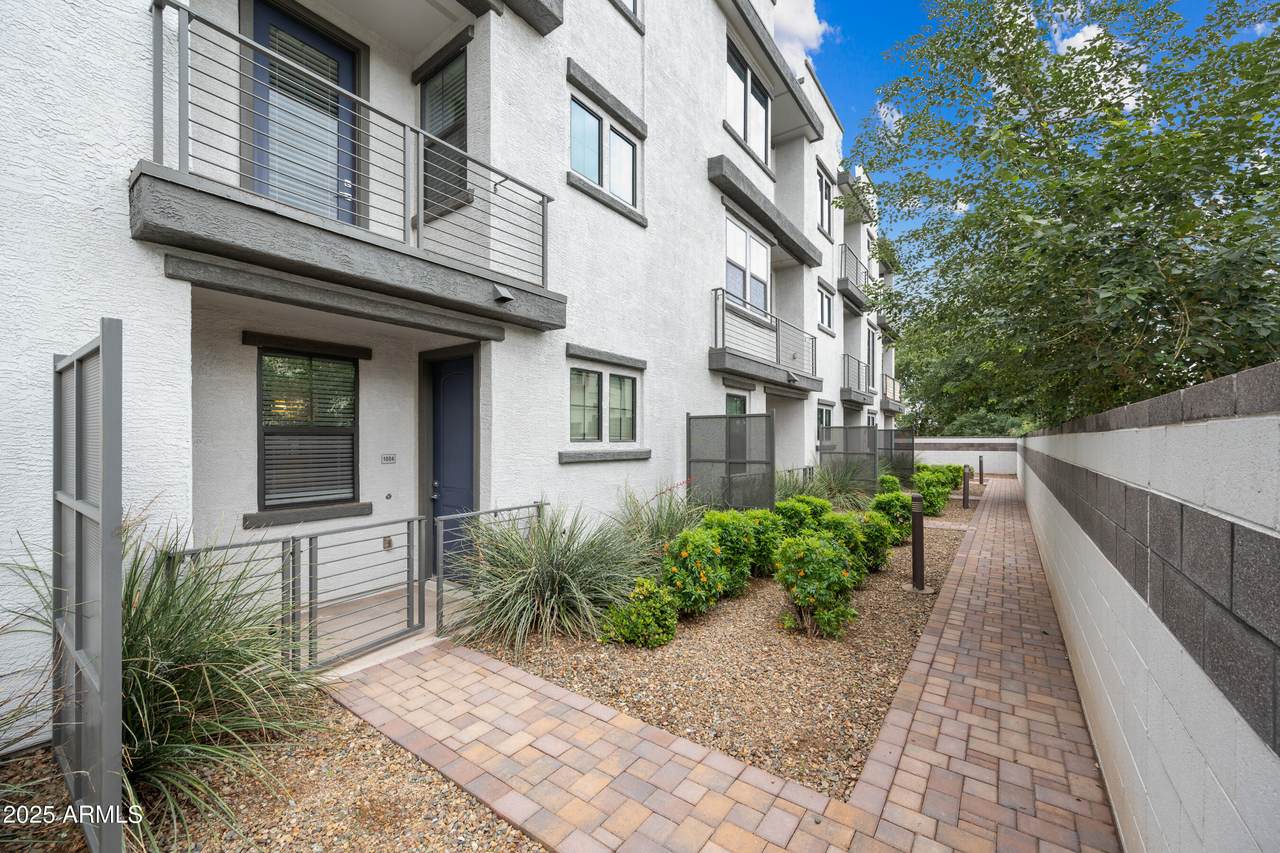 2090 Dorsey Lane - Photo 1