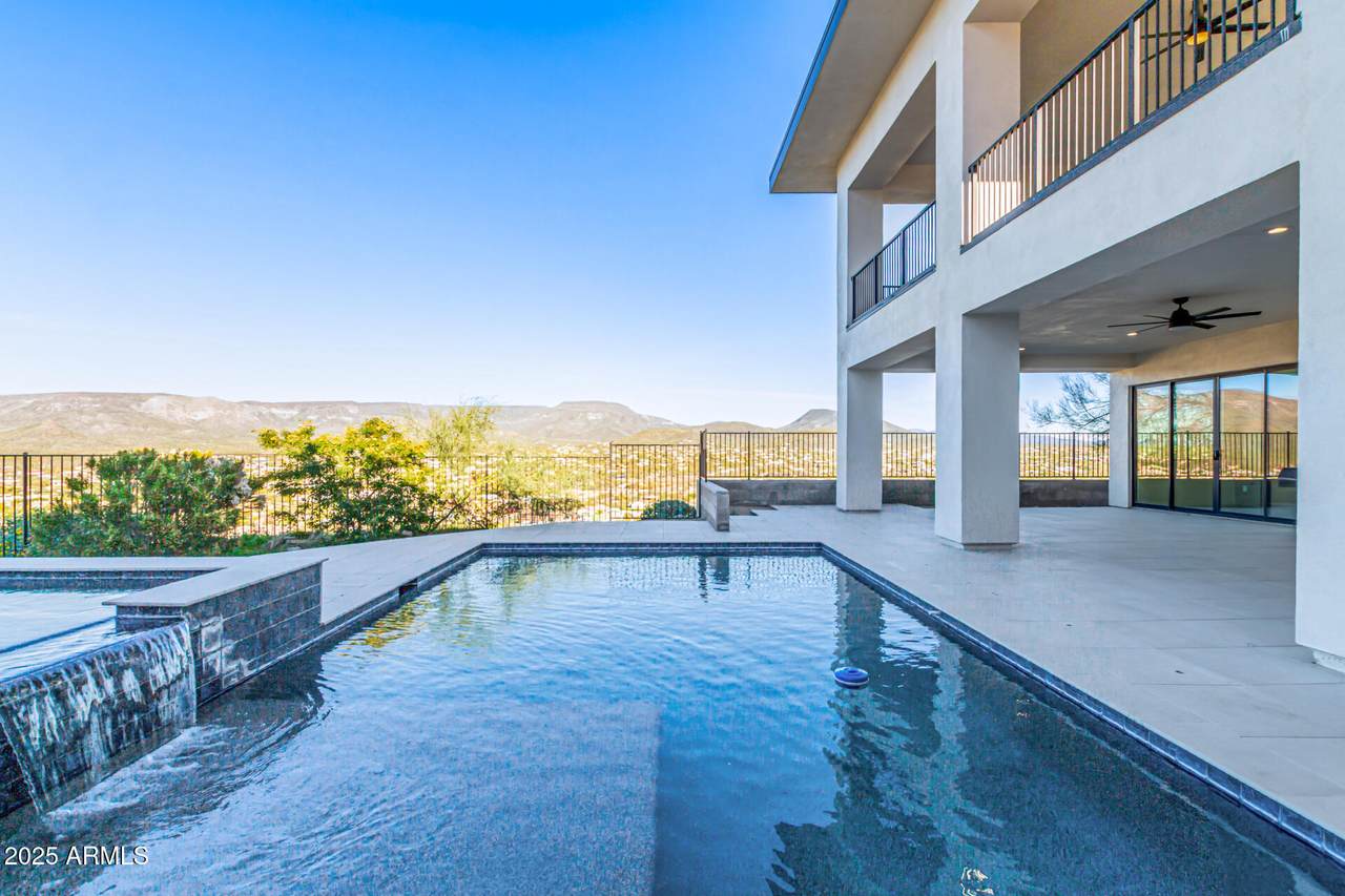 43934 10TH Street - Photo 1