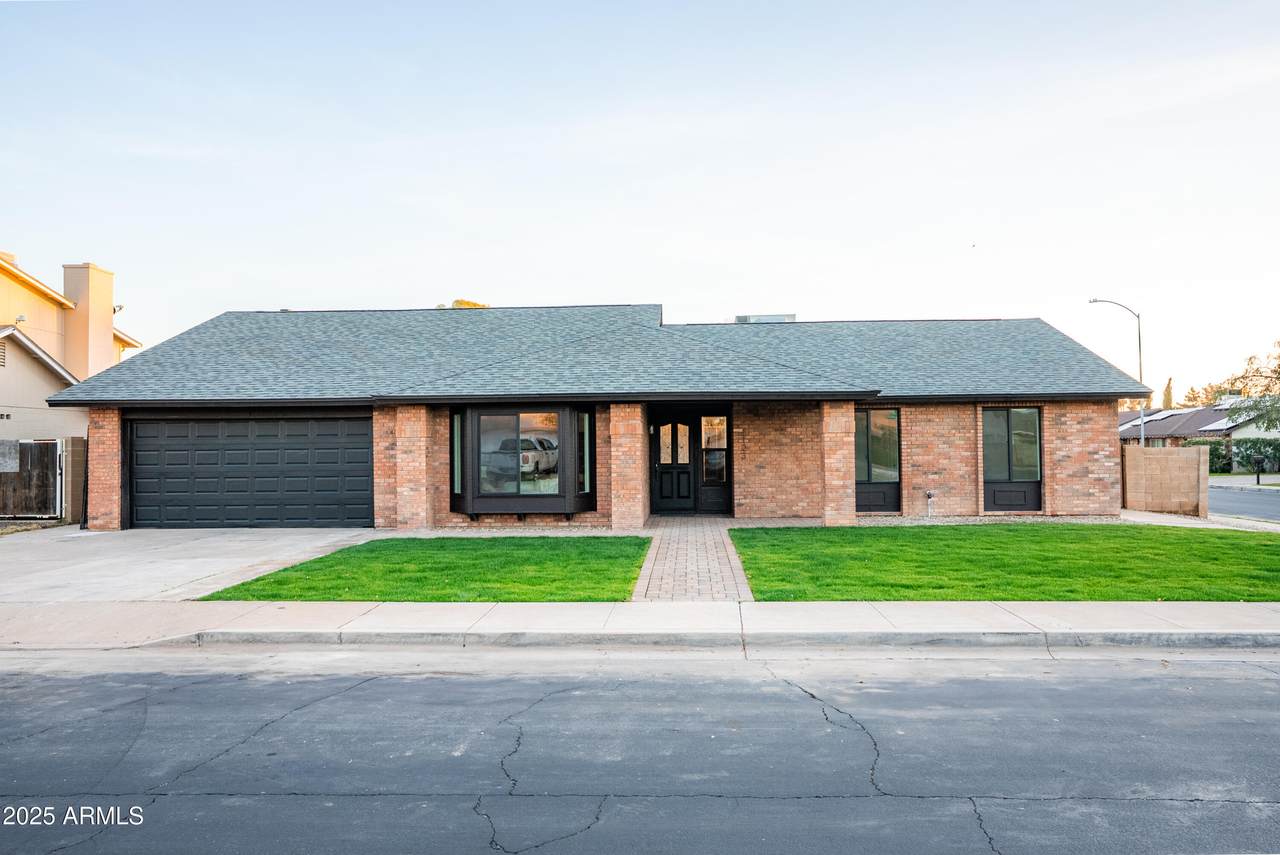 1123 Mendoza Avenue - Photo 1