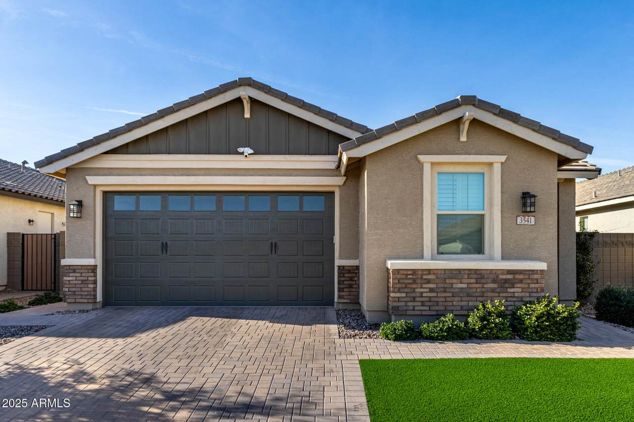 3541 Dreamy Draw Drive - Photo 1