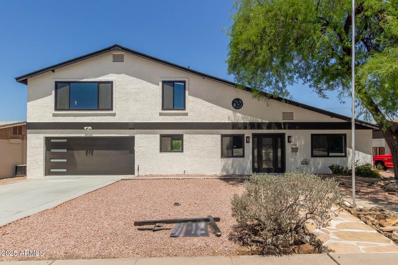 2210 Everett Drive - Photo 1