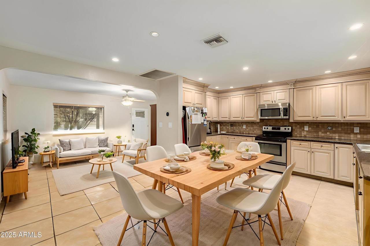 6842 10TH Place - Photo 1