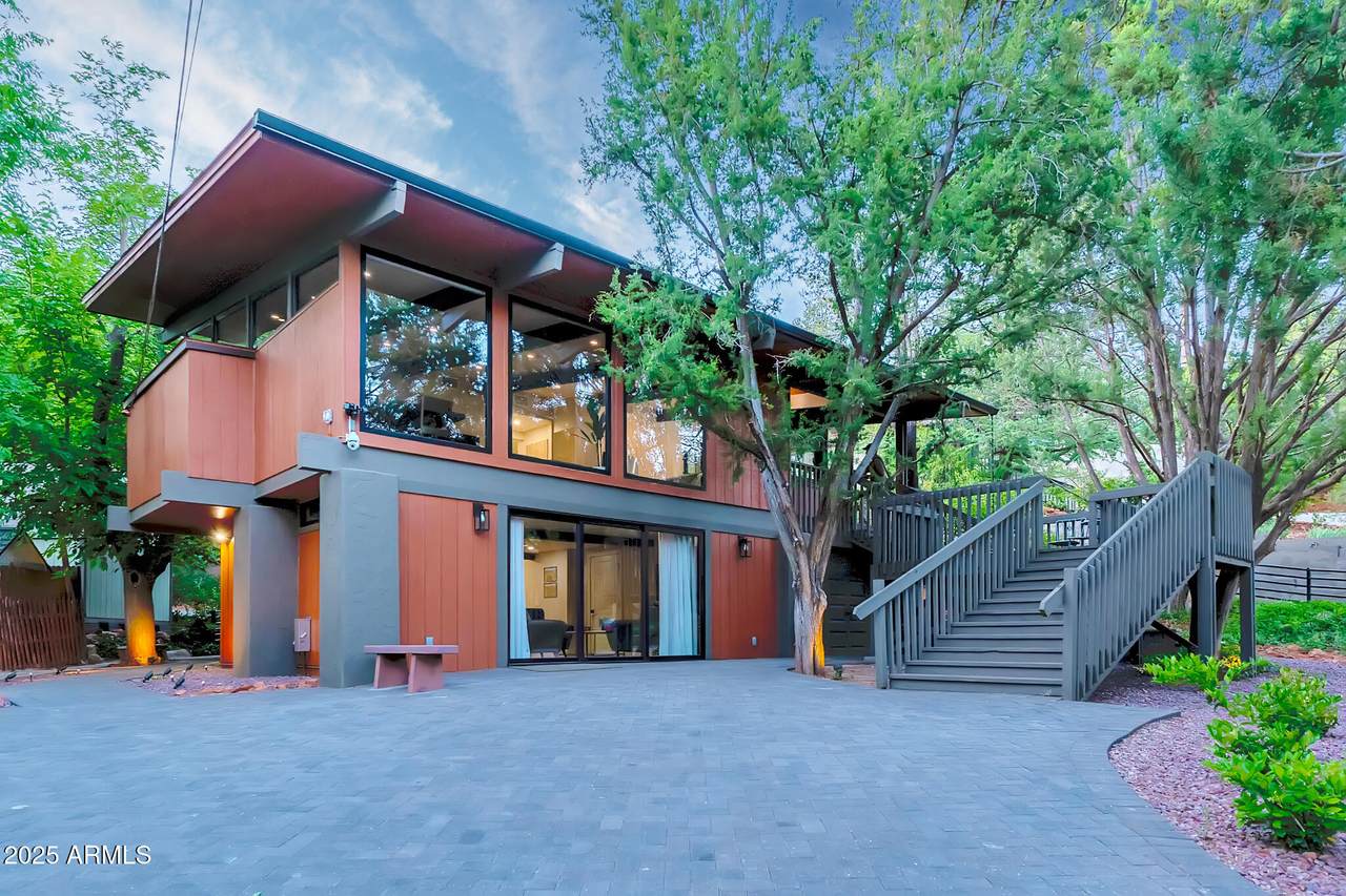 1960 Iris Lane - Photo 1