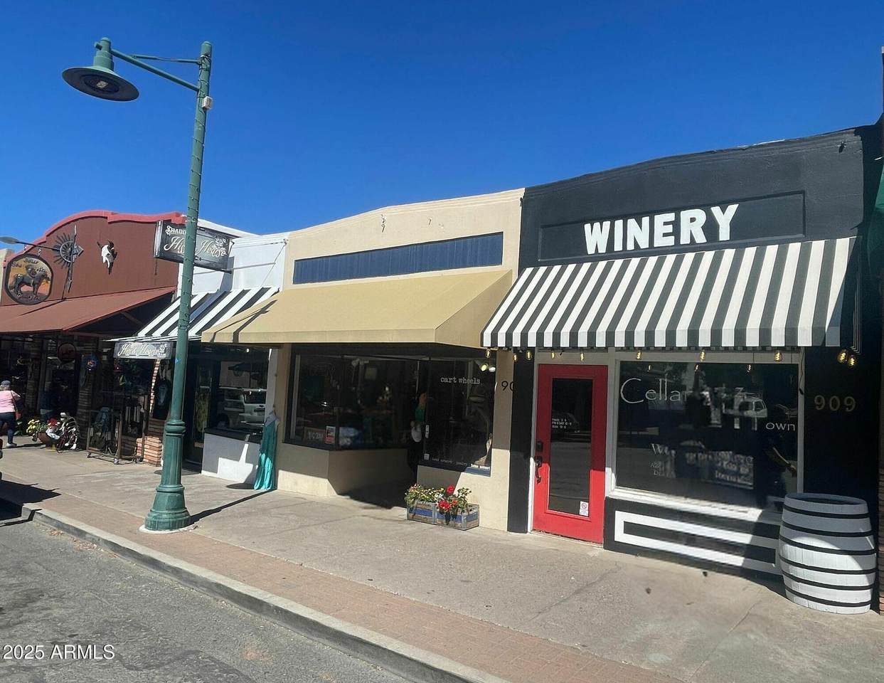 909 Main Street - Photo 1