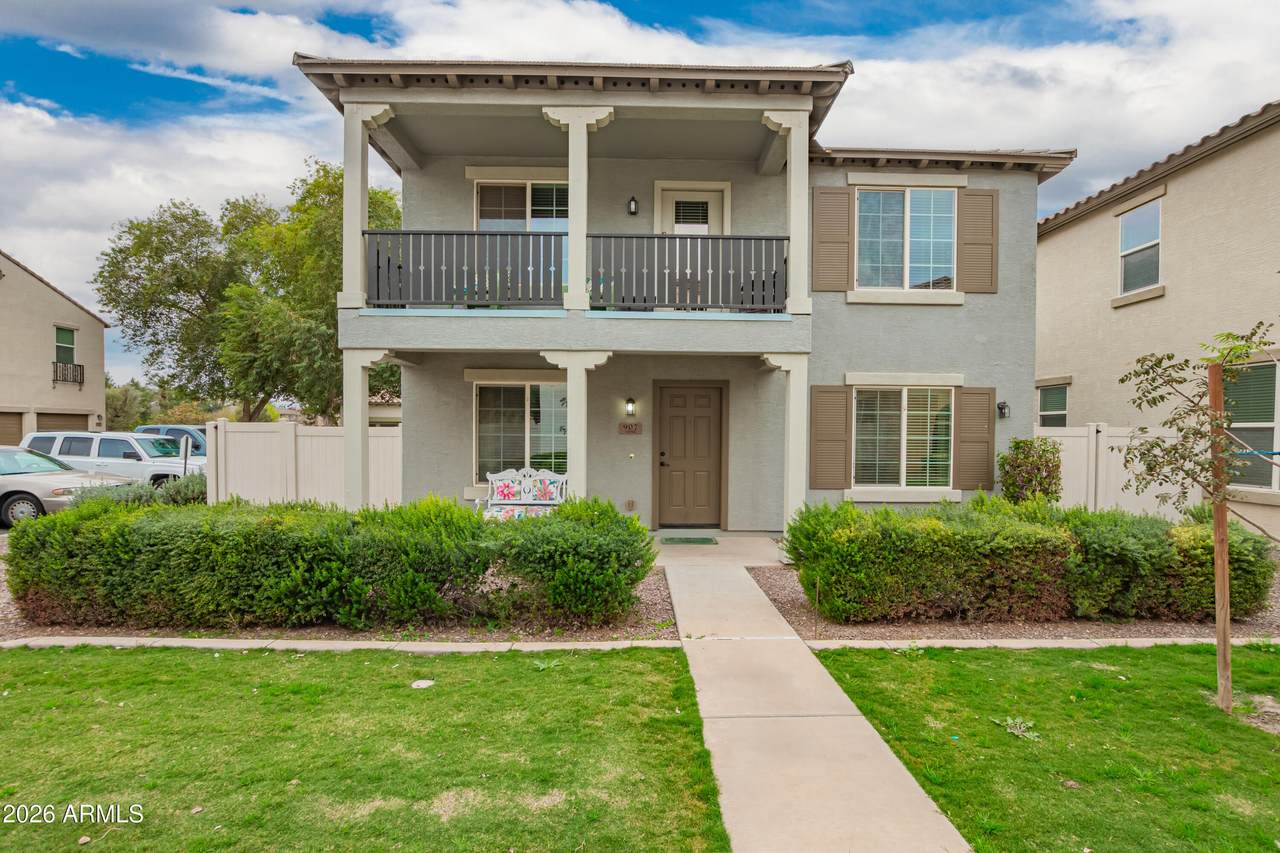 907 Henry Lane - Photo 1