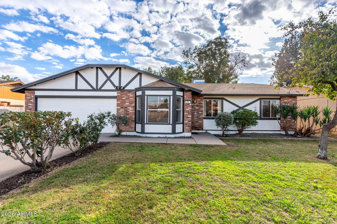 301 Desert Lane - Photo 1