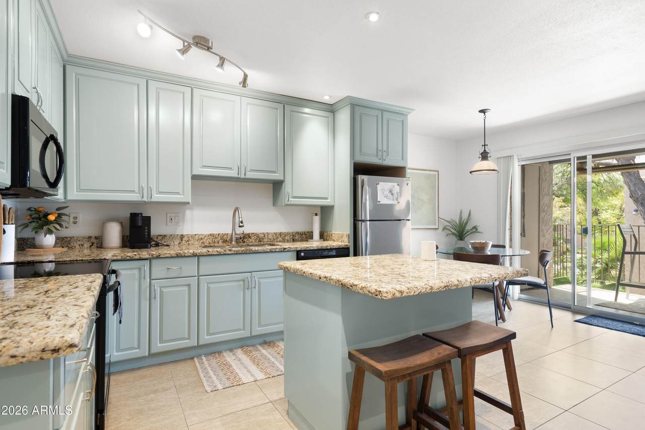 5525 Thomas Road - Photo 1