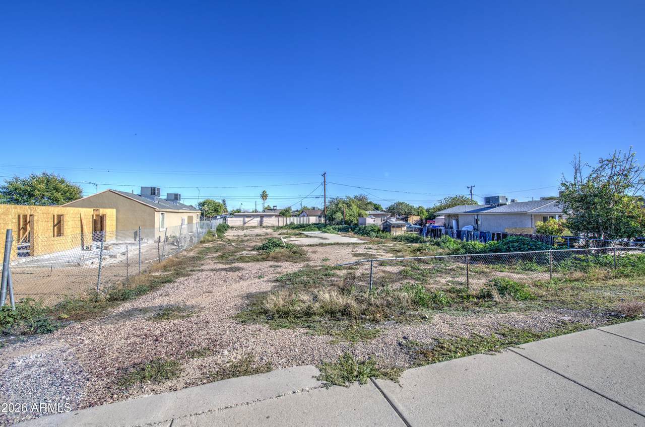 14017 Palm St - Photo 1