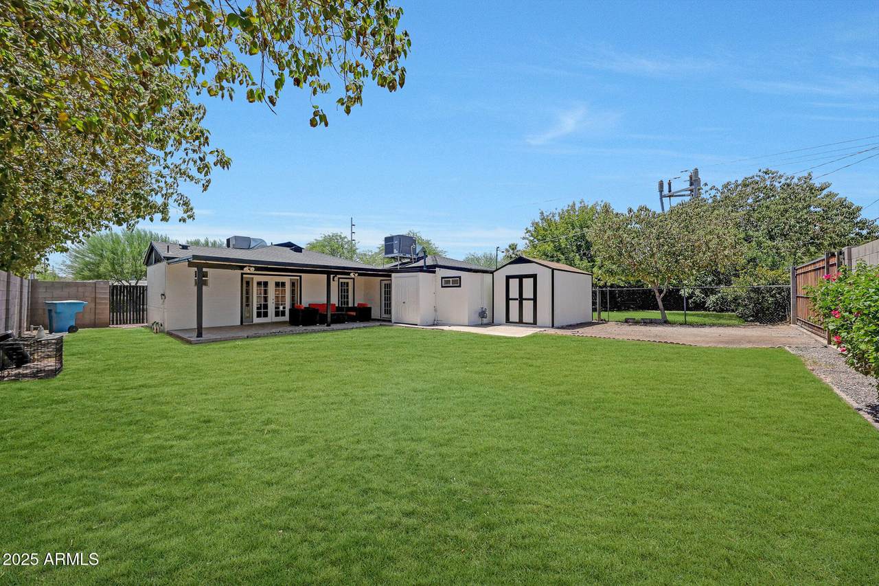 224 Glenrosa Avenue - Photo 1