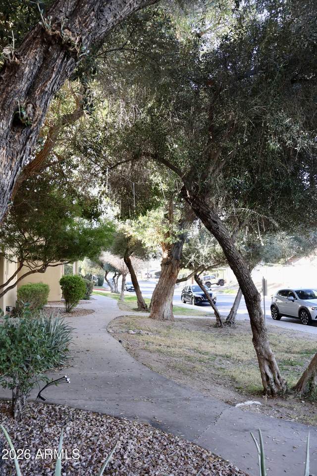 https://bt-photos.global.ssl.fastly.net/armls/1280_boomver_1_6974713-2.jpg