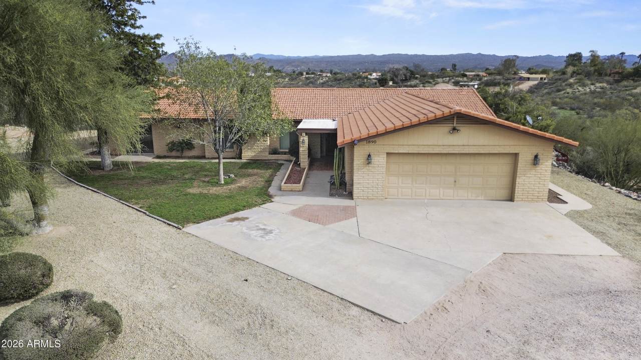 1890 Roderick Lane - Photo 1