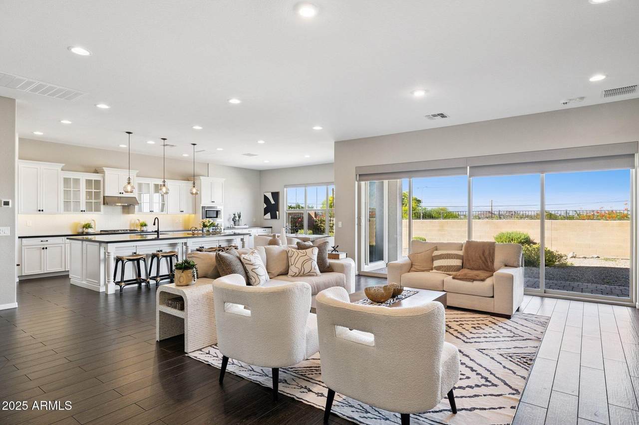 7707 43RD Place - Photo 1