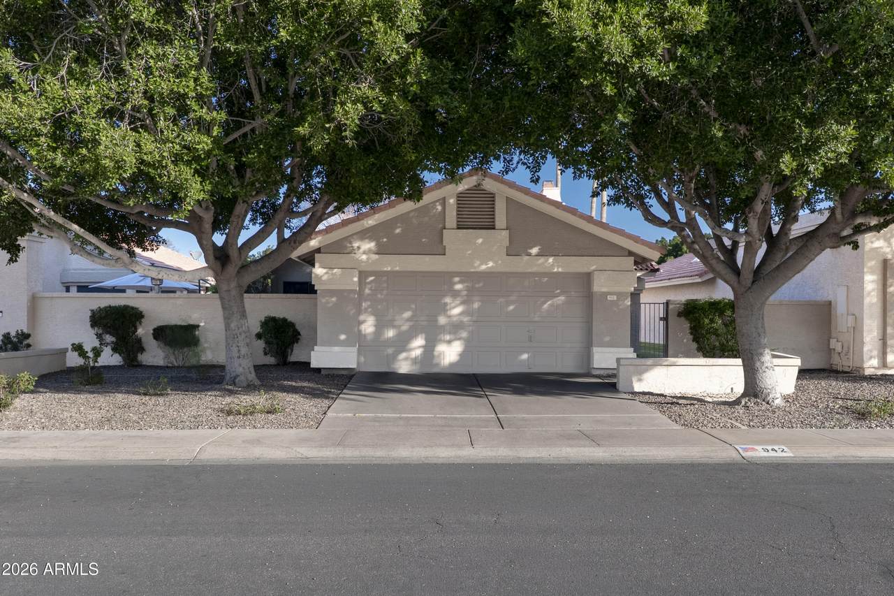 942 Barbados Drive - Photo 1