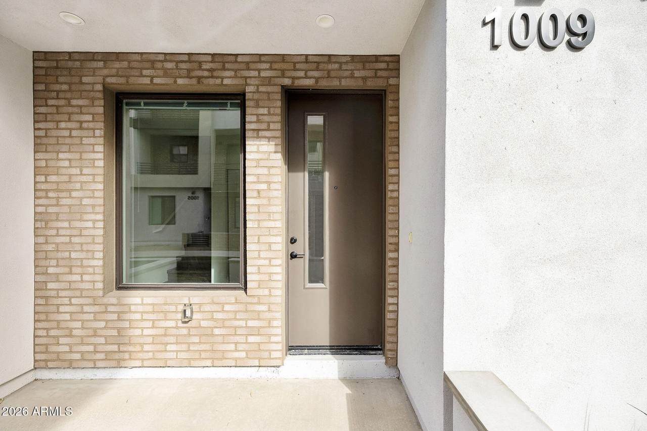 406 7TH Street - Photo 1