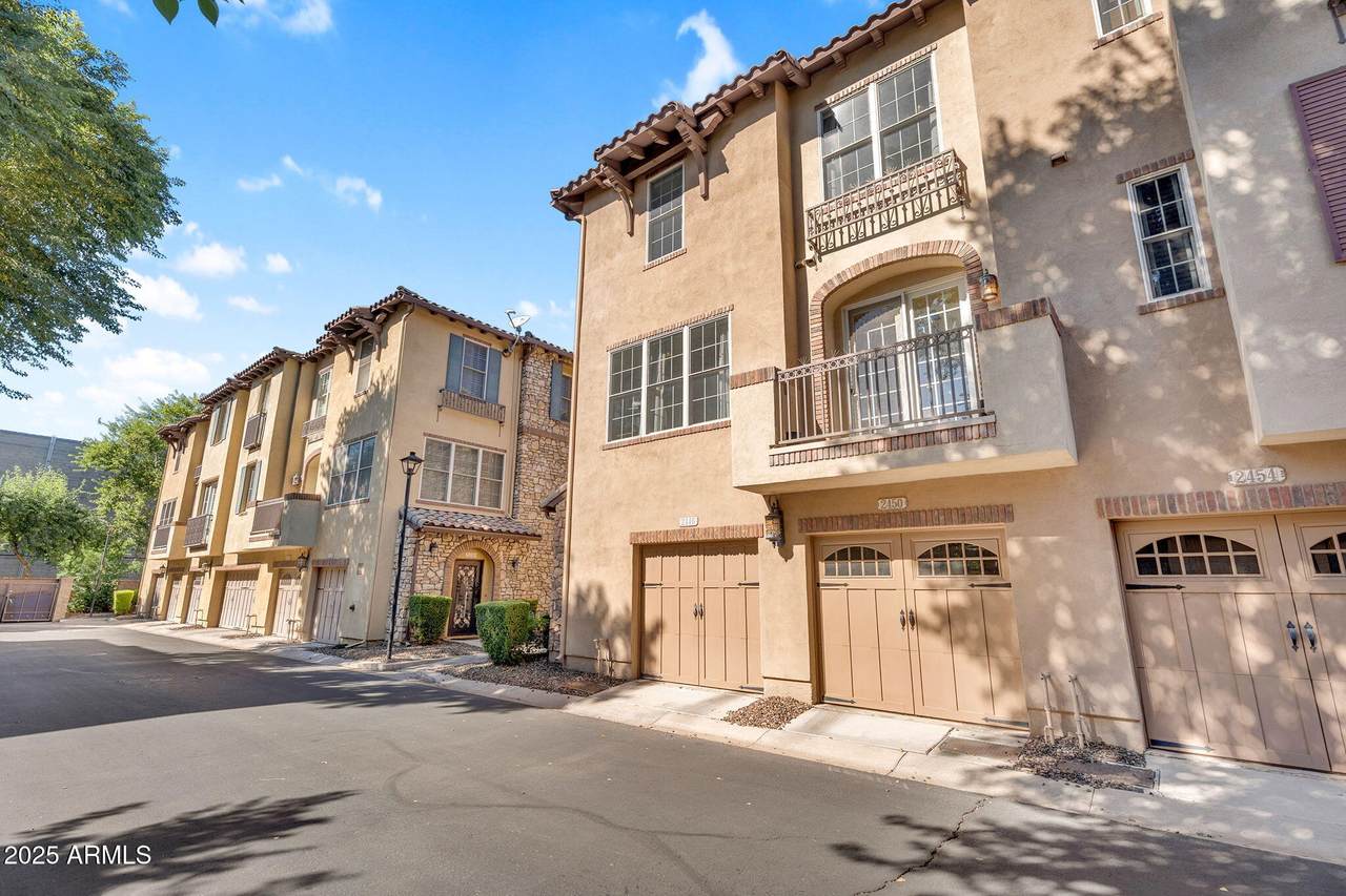 2446 Roma Avenue - Photo 1