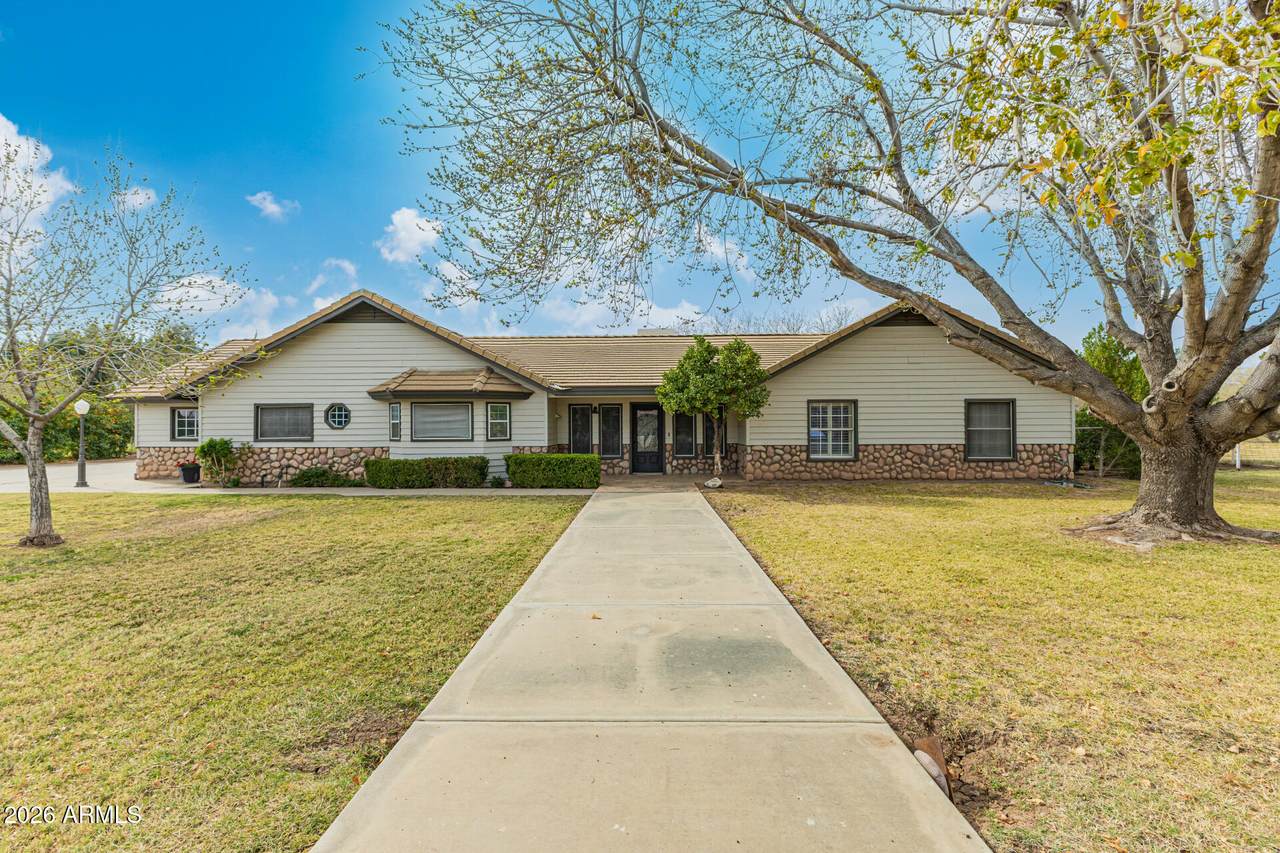 2550 Pioneer - Photo 1