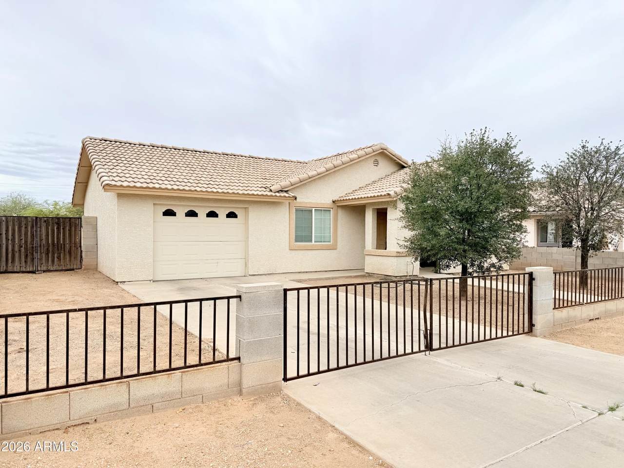 521 9TH Street - Photo 1