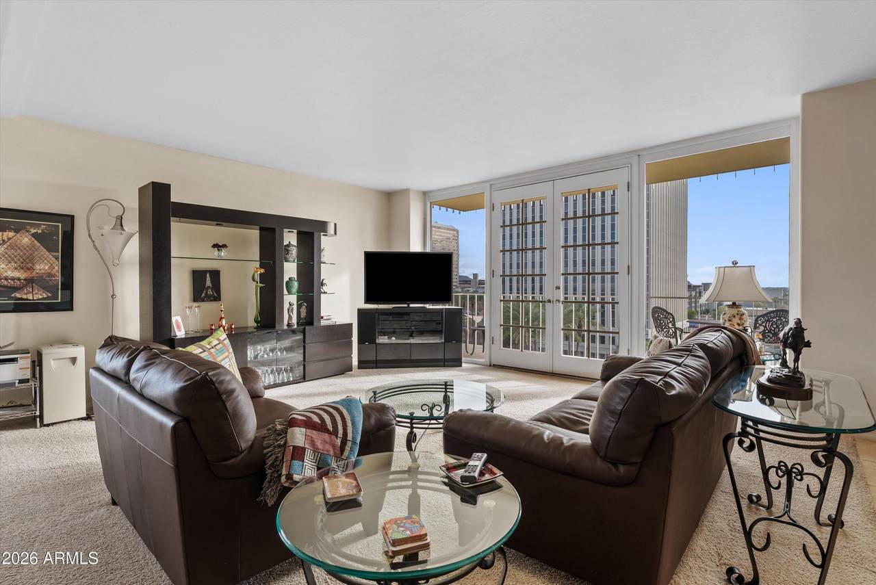 207 Clarendon Avenue - Photo 1