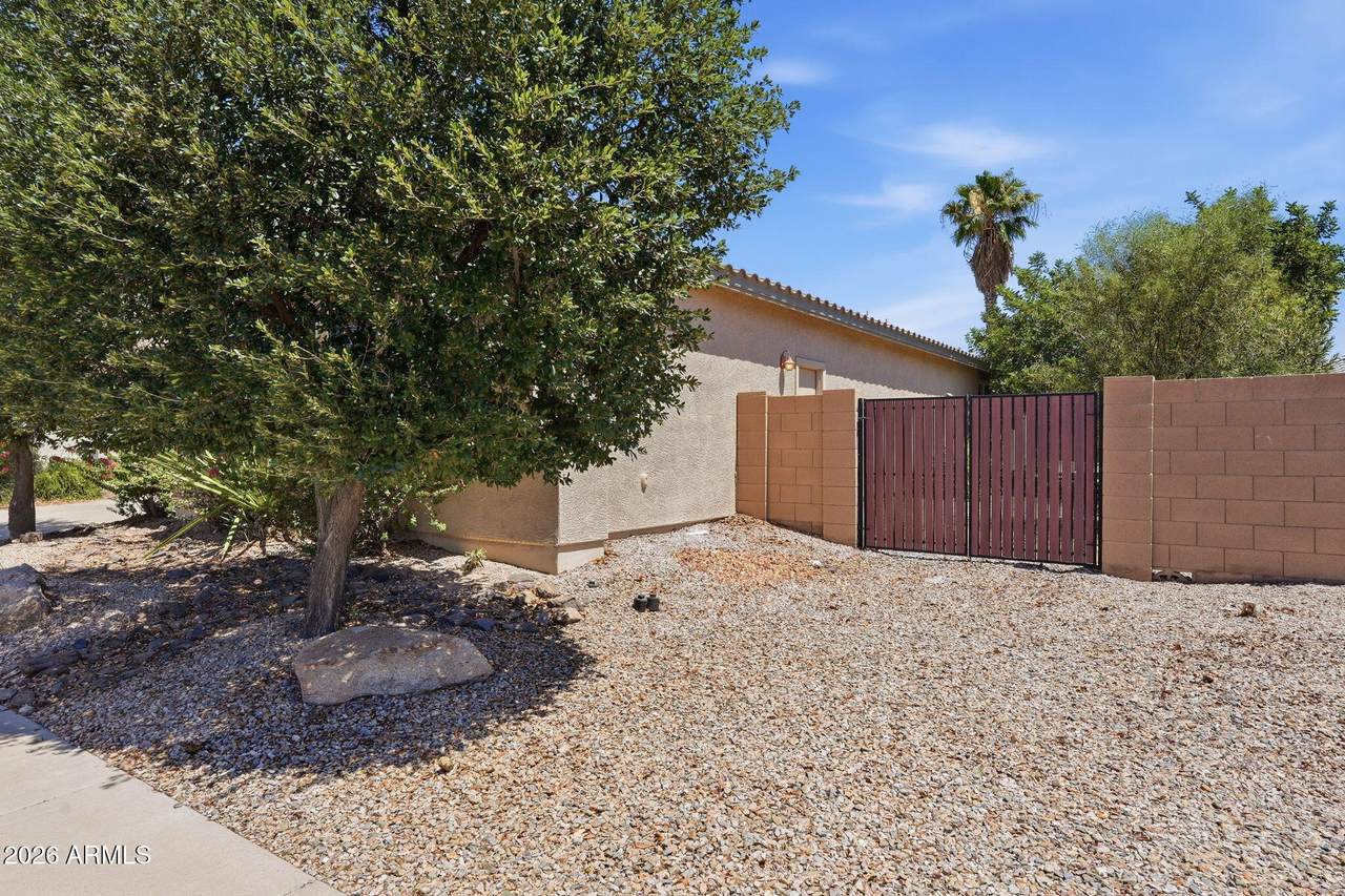 https://bt-photos.global.ssl.fastly.net/armls/1280_boomver_1_6990114-2.jpg
