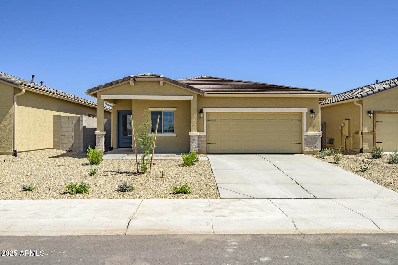 24613 St Anne Avenue - Photo 1