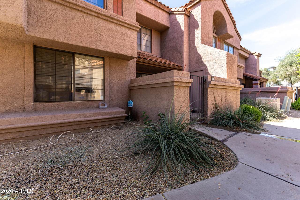925 College Avenue - Photo 1