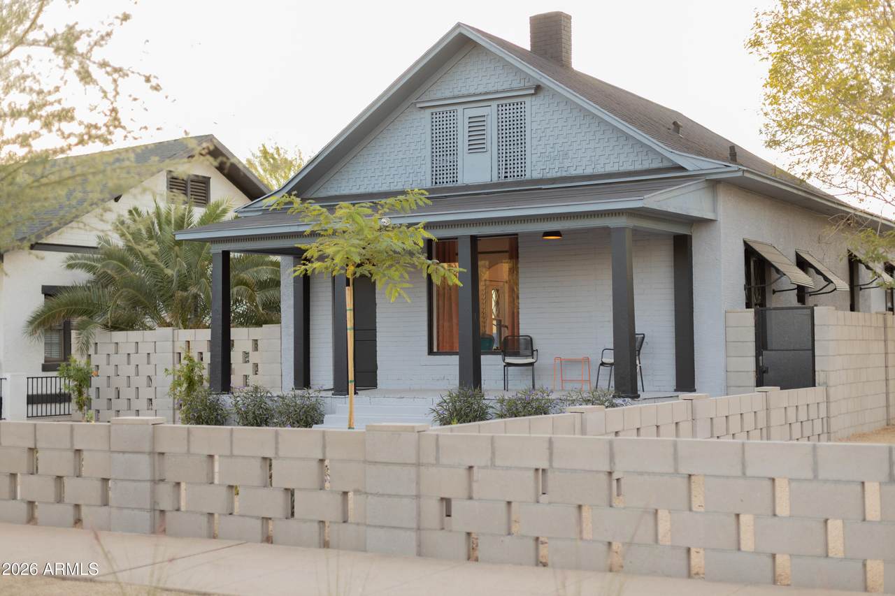 138 11TH Avenue - Photo 1